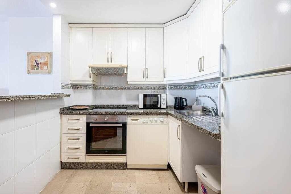 797 Holiday Rentals- Hermoso Apartamento Para 4 En Benalmádena Exteriör bild